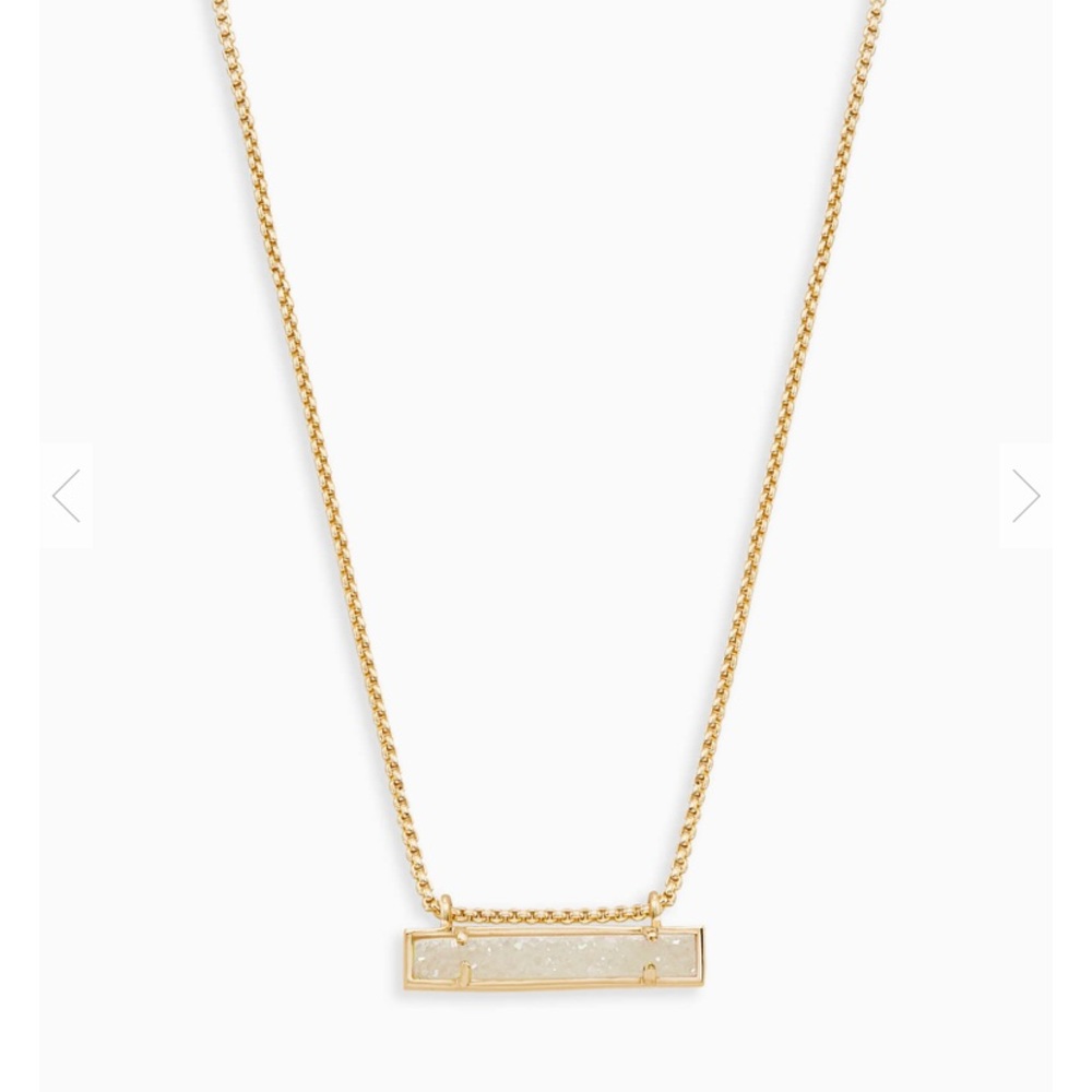 Leanor Pendant Necklace